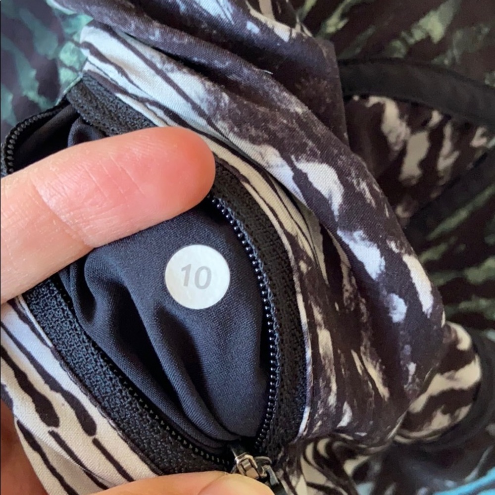 Lululemon Tracker Short III in Secret Society - Picture 7 of 7